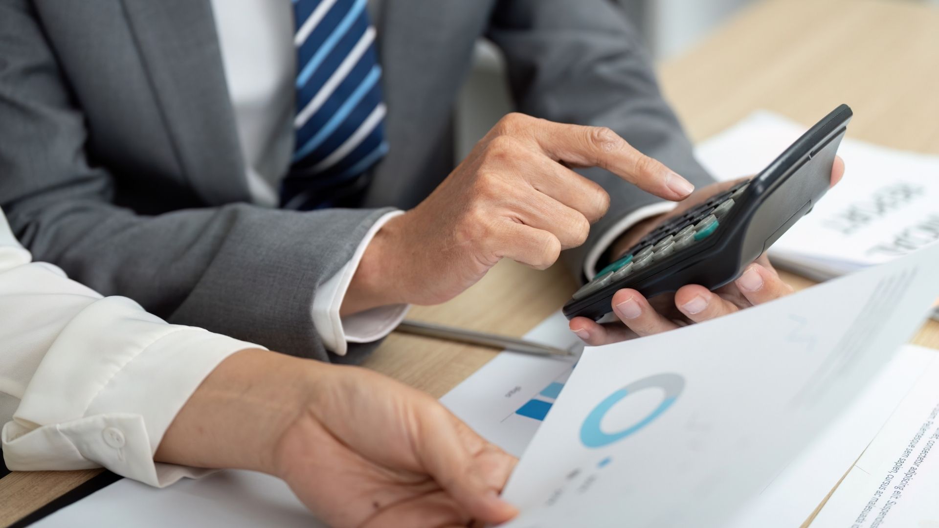 Tiered CFO Offers for REI: Flat Fee vs % Savings Fixed