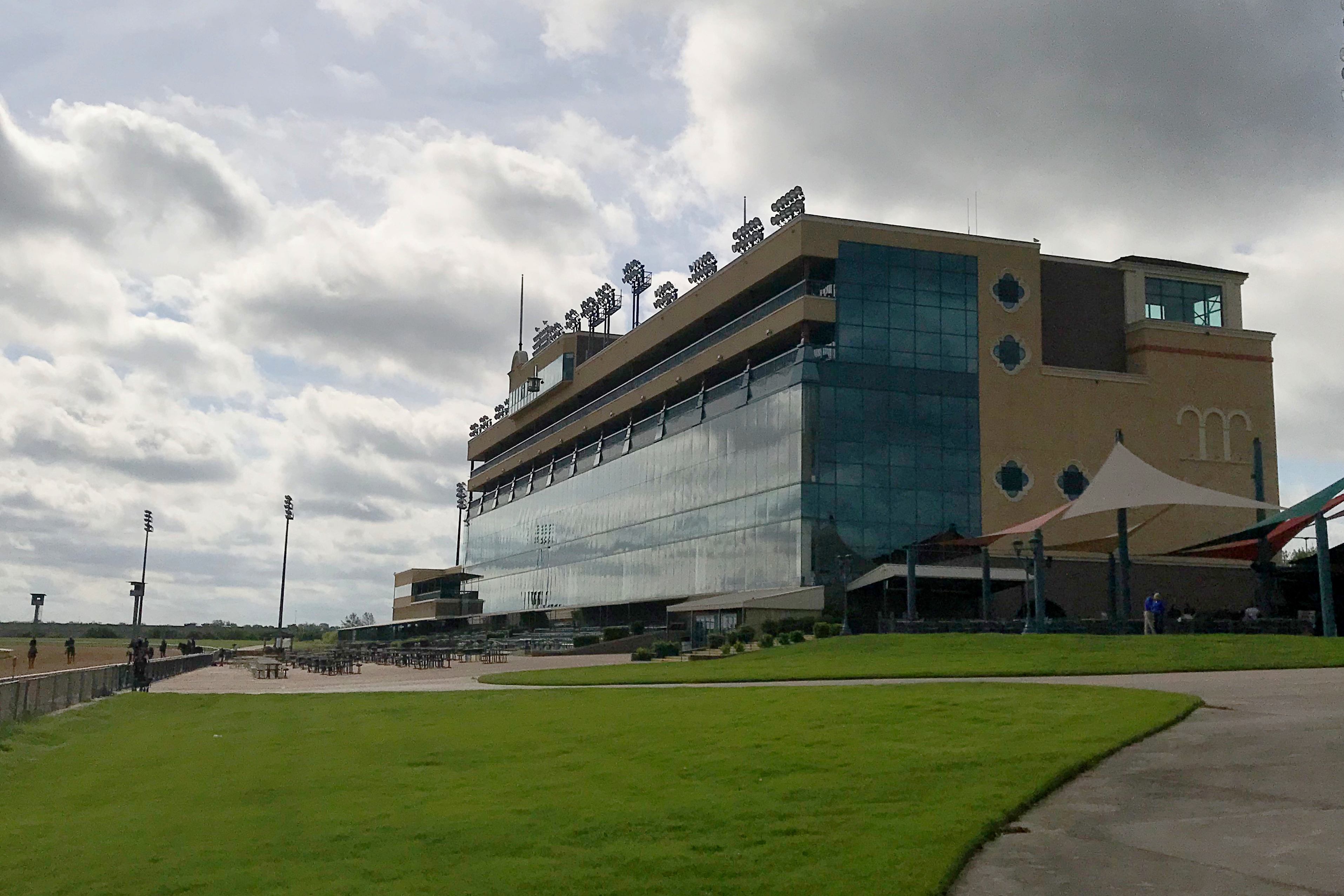 Lone Star Park: A Grand Day at the Races | Grand Prairie