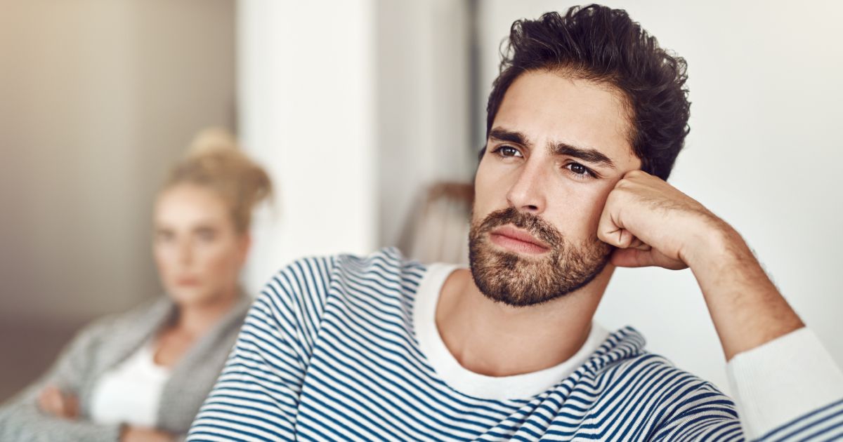 5 σημάδια στη συμπεριφορά ενός άντρα που μαρτυρούν ότι έχει πληγωθεί (και μάλιστα πολύ)!
