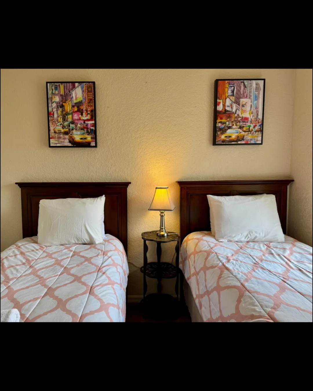 Bedroom with Twin Beds
