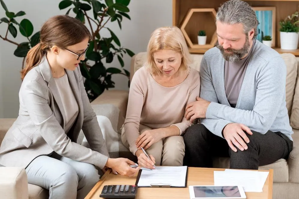 Can You Have VA Life Insurance and a Private Policy? Pros and Cons