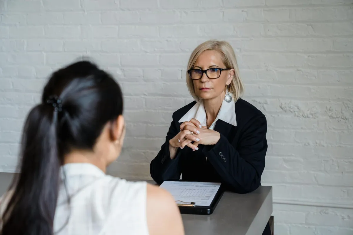 woman-hr-meeting