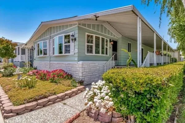 The Best Real Estate Deals Aren’t in Luxury Condos, They’re in Mobile Home Parks