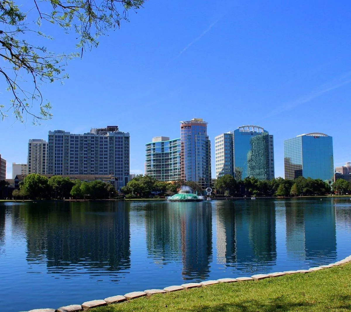 Discover the Magic of Lake Eola Park