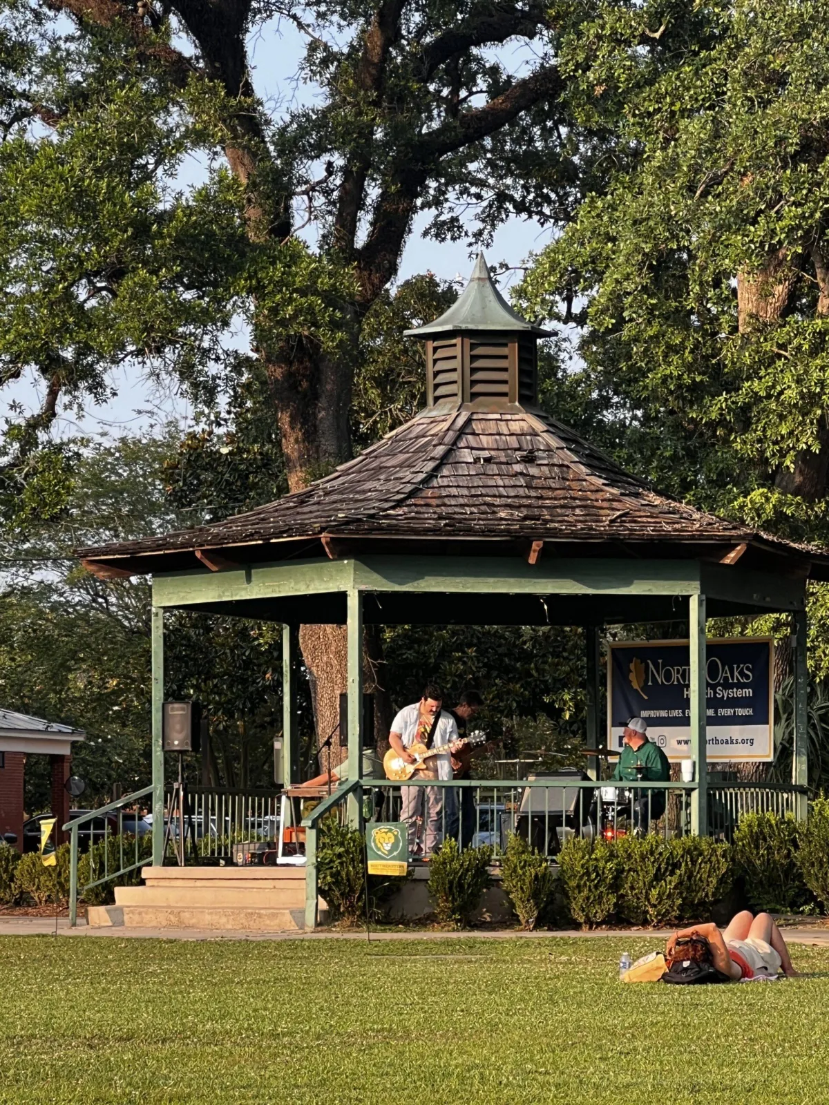 Embracing Small Town Magic: Discover the Cool Joys of #CommunityLove