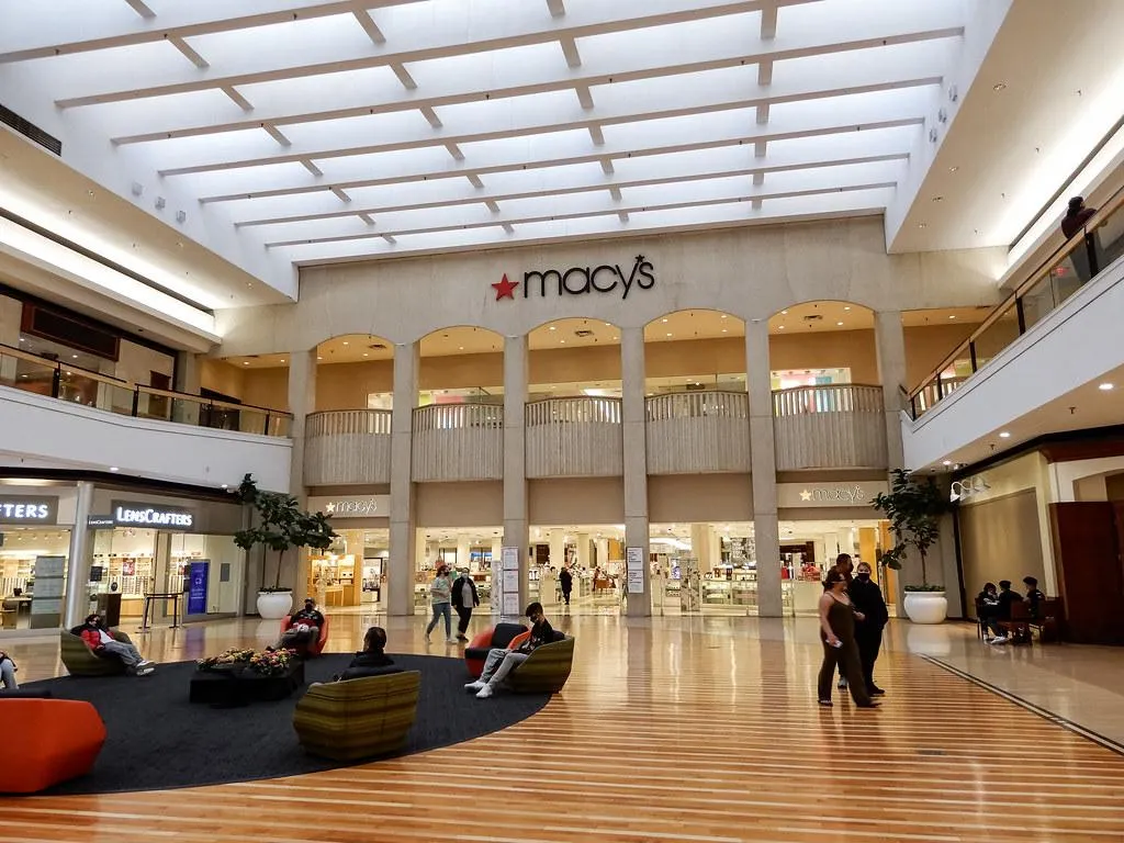 Fox Valley Mall: Aurora’s Ultimate Destination for Shopping, Snacking & Soaking Up Good Vibes