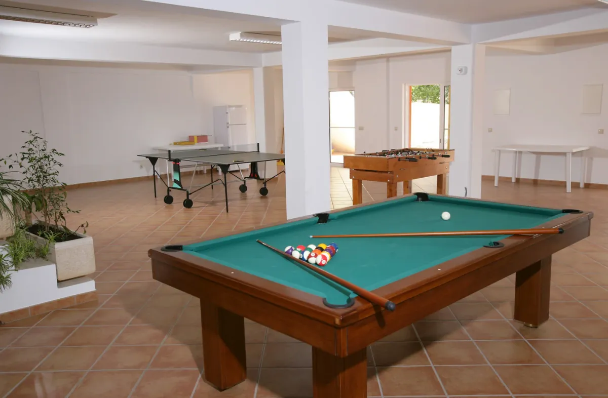Finished basement in Charlotte featuring a bright living area and recessed lighting