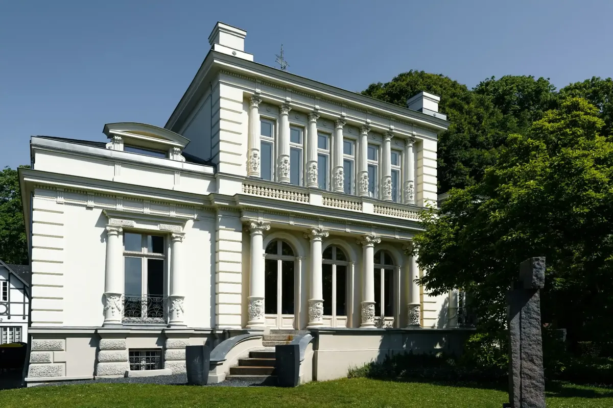 Exterior of colonial home