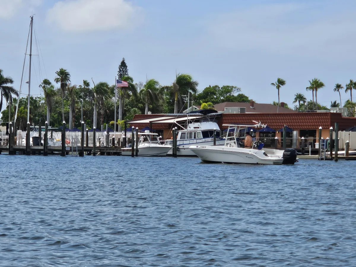 Multiple boats docked at a resturaunt