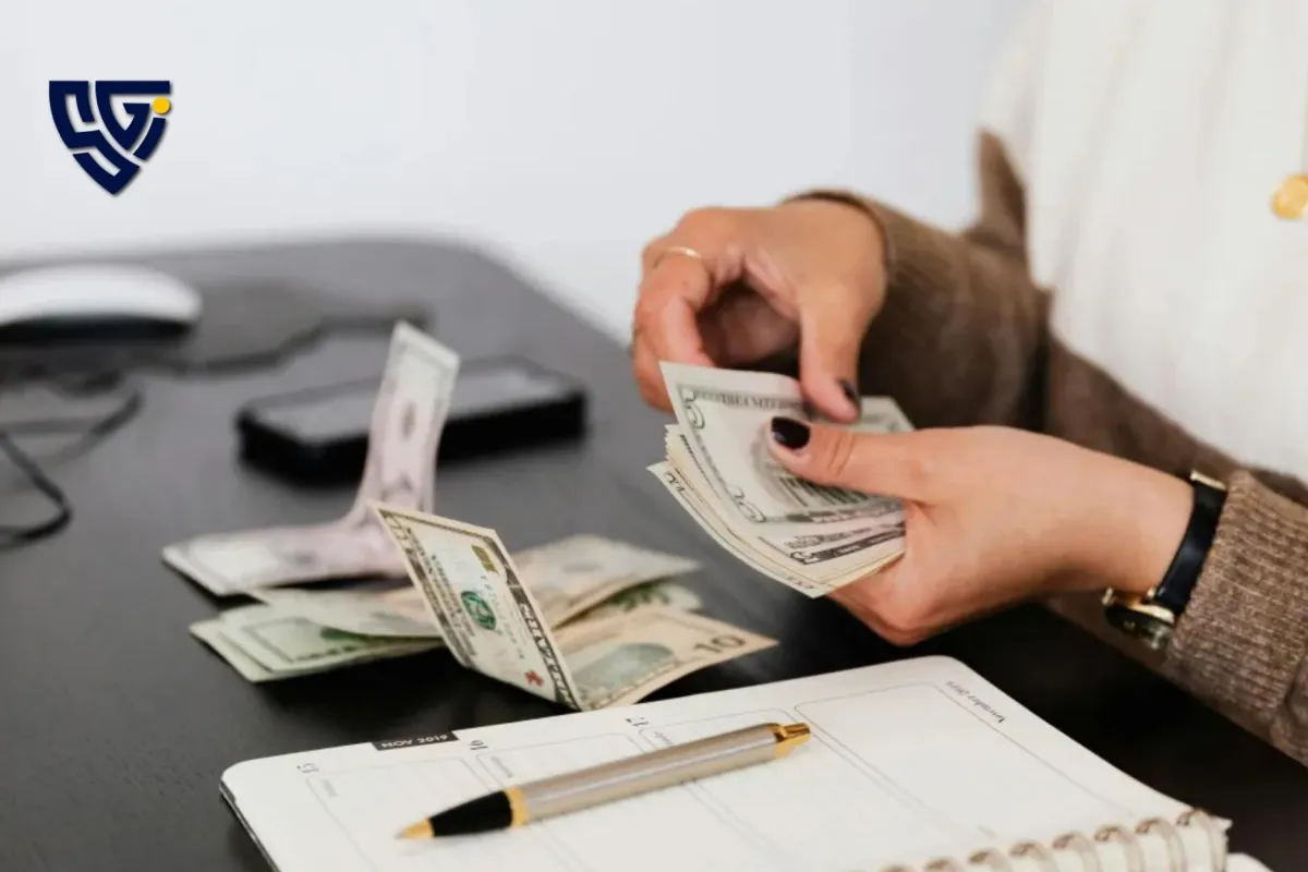 woman budgeting money