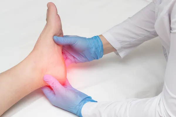 doctor treating heel spurs
