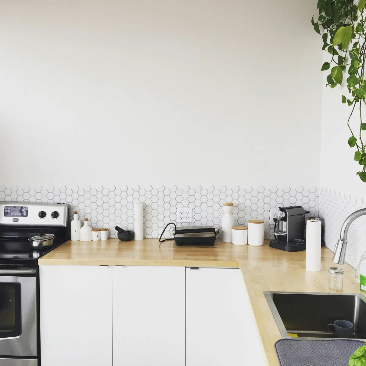 How to Clean Walls Like a Pro