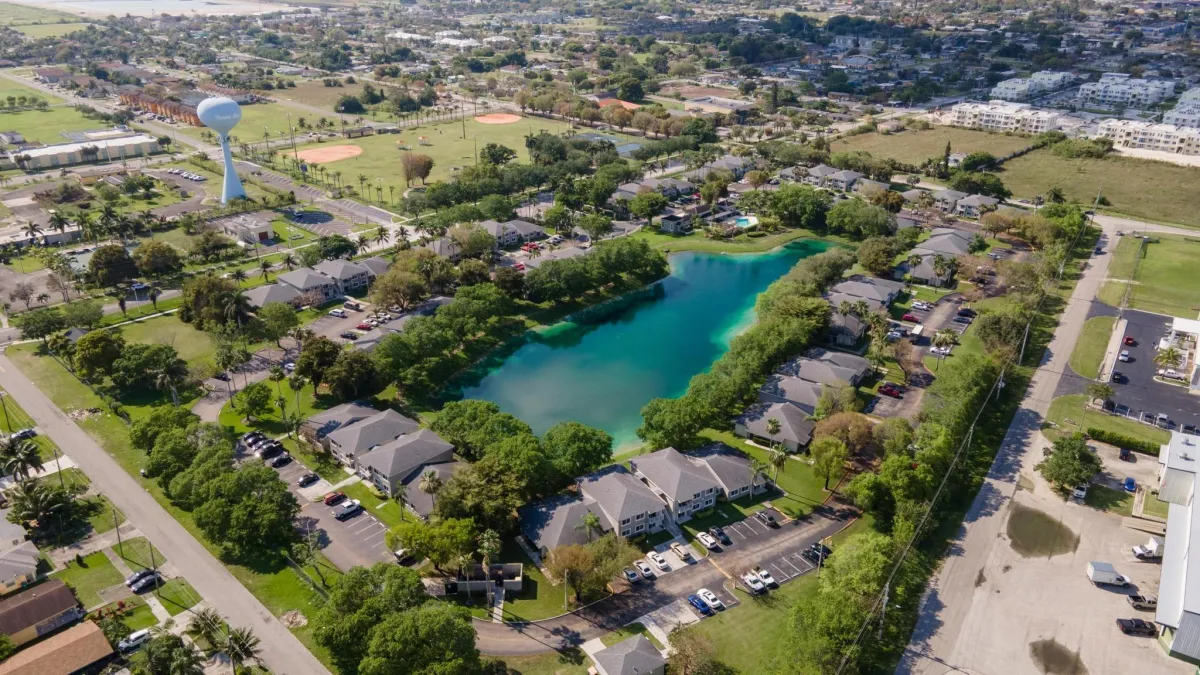 River Oaks Apartments