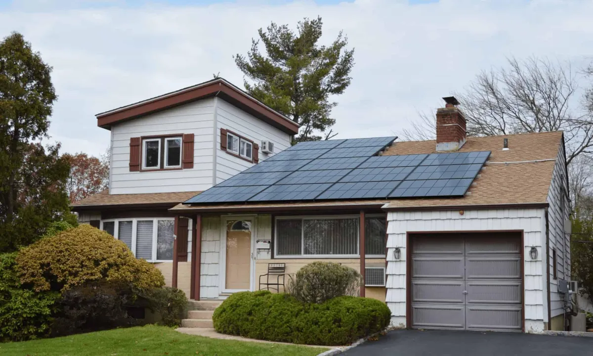 The Hidden Costs of NOT Going Solar: What Your Electric Bill Isn't Telling You 