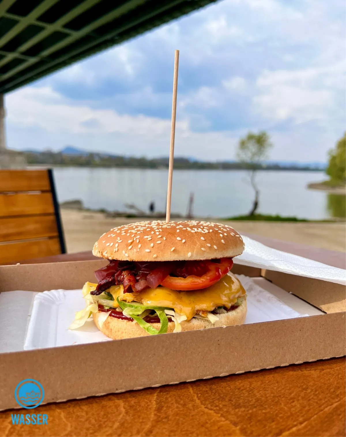 Vegaburger Budapesten – grillezett kecskesajt, guacamole és Duna-parti élmény a Wasser étteremben