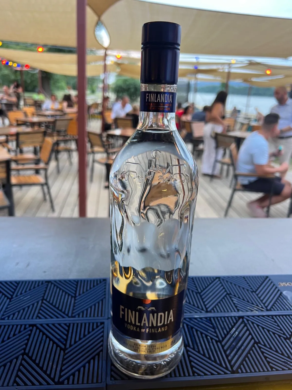 Vodka Válogatás Budapesten – Prémium Italok a Duna-parti Bárpultnál