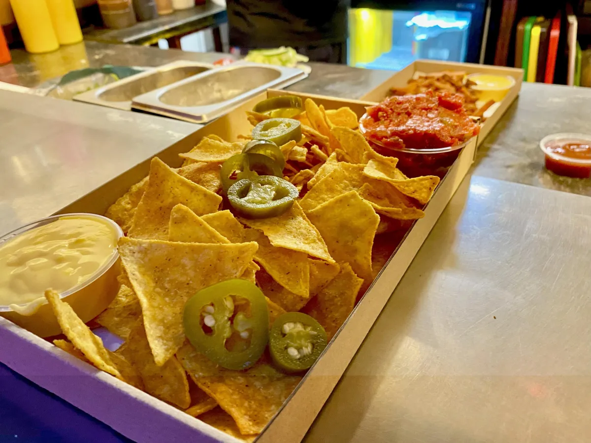 Nachos tál Budapesten – megosztható finomság a vízparti étteremben
