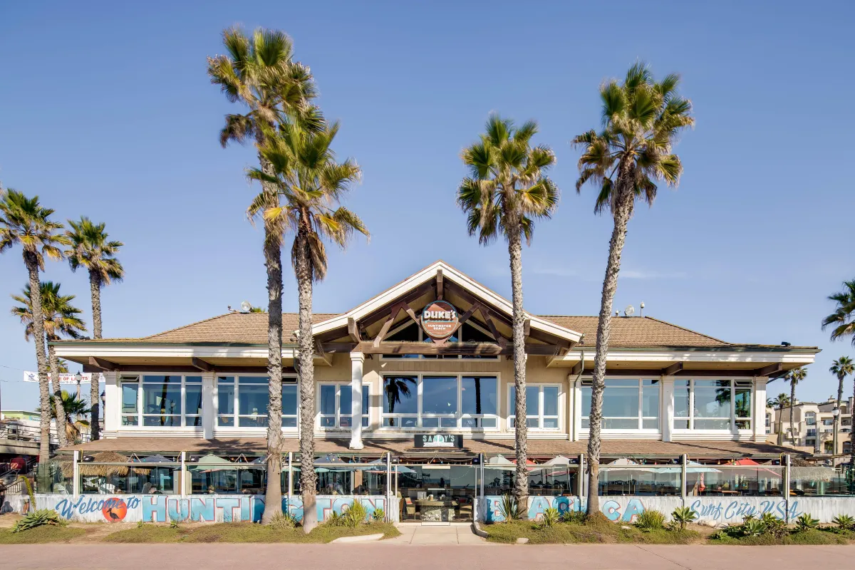 Duke’s Huntington Beach: Island Vibes & Surfside Grinds You’ll Never Forget