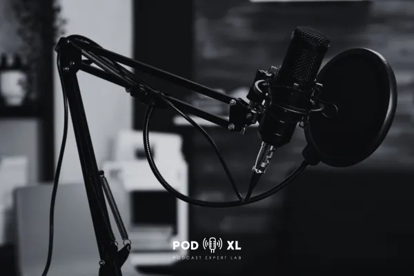 Podcast microphone with Podcast Expert Lab Logo