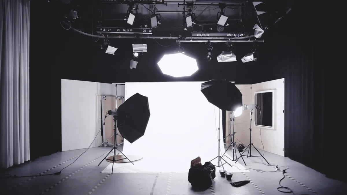Standout on the Amazon Influencer Program With Torjim Photography Lighting