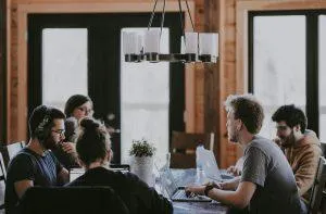 Rëndësia e “network-ut” në suksesin në punë
