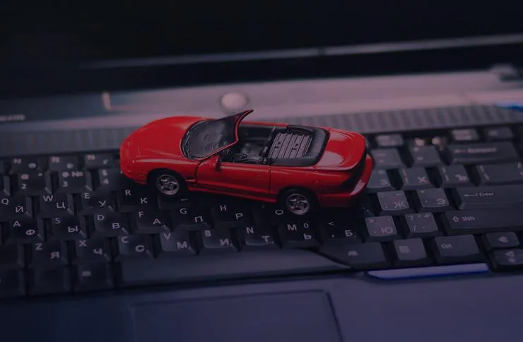 A person using an online auto loan calculator on a laptop