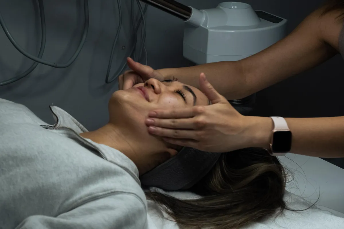 VANCOUVER YVR FACIALS BURNABY RICHMOND ESTHETICIAN FACIALS LOWER MAINLAND RELAXATION SPA IN VANCOUVER