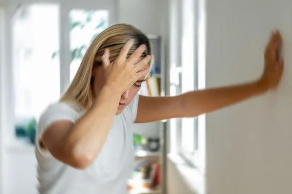 woman with vertigo