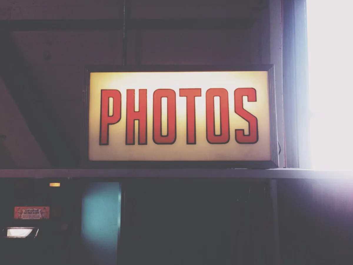 lightbox with the word photos on it