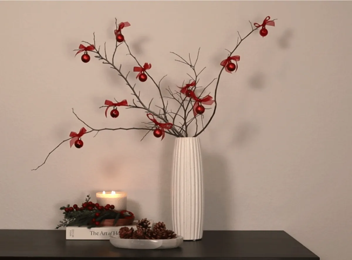 How to Create a Festive House with Holiday Decorating