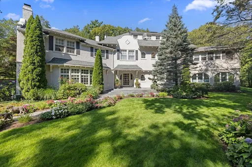 A Celebrity Home Listing That’s Actually About the House