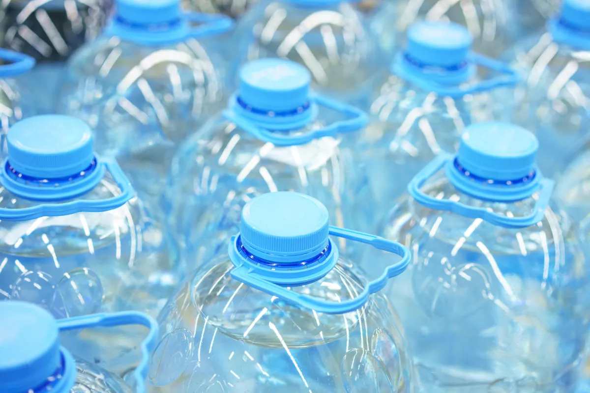 botellas de plastico y el ph en el agua