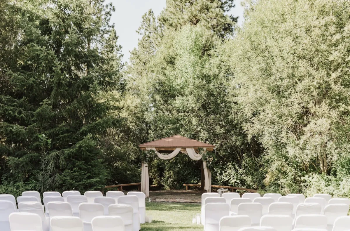 A Wedding in the Woods at The Mineral Schoolhouse