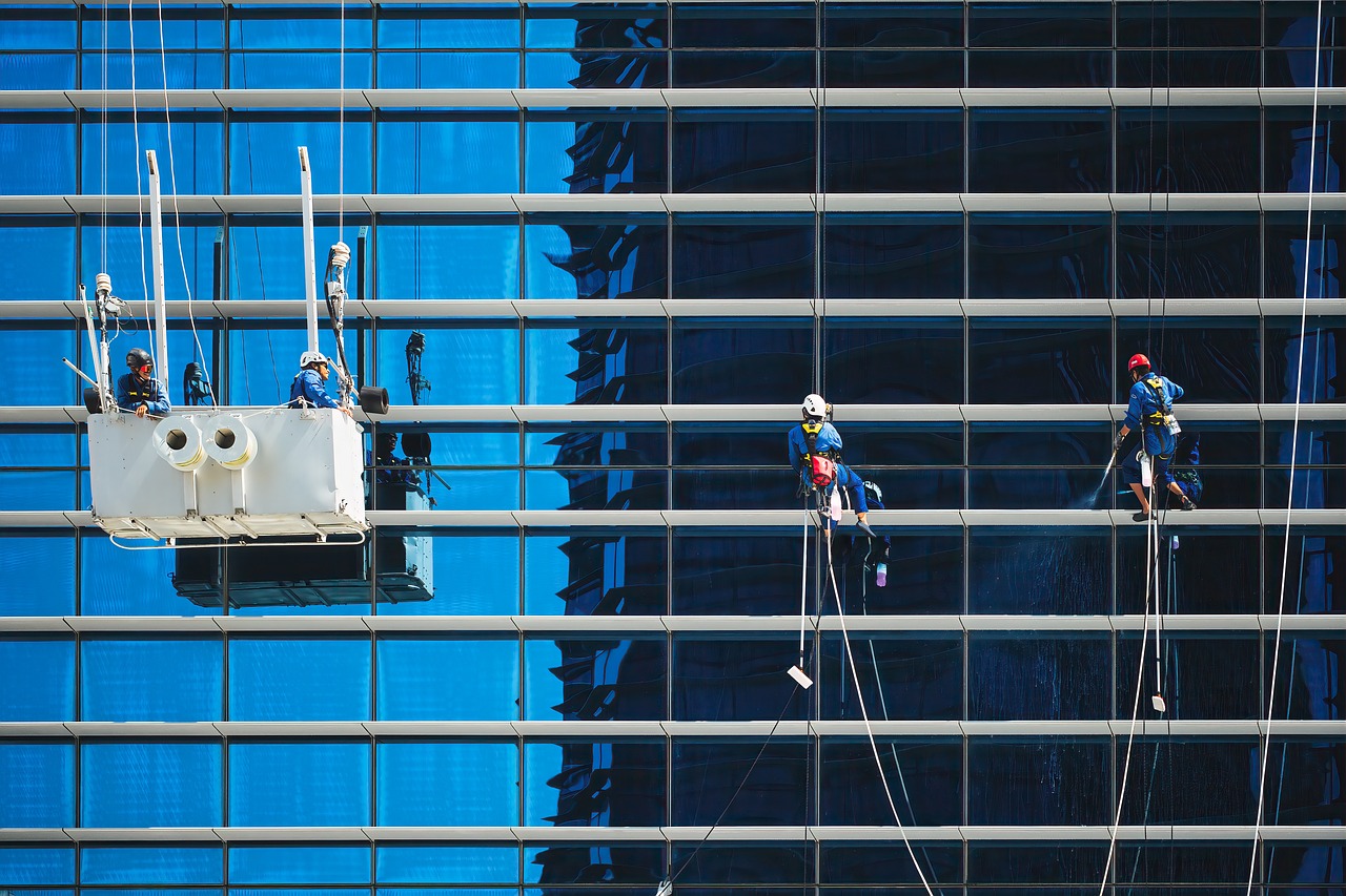 worker 越南 worker wash windows