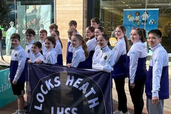 Locks Heath Swimming Squad in VME sponsored kit