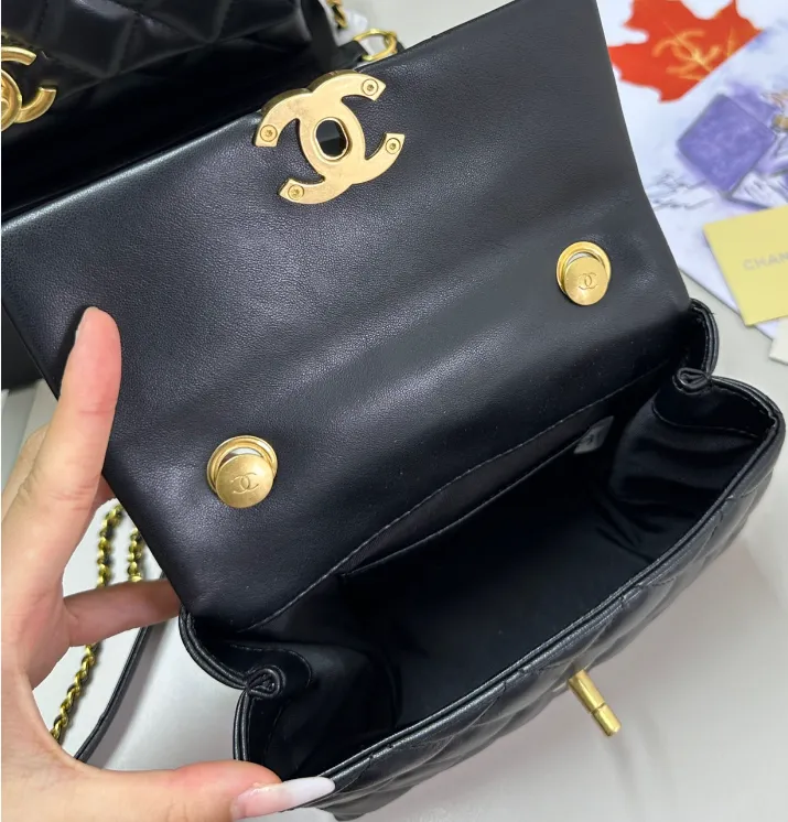 Chanel pearl shaped bag best sale
