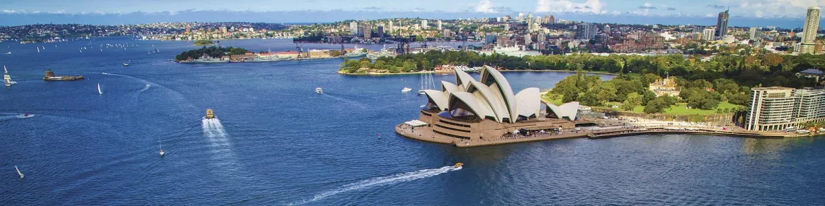 couple on australian vacation package
