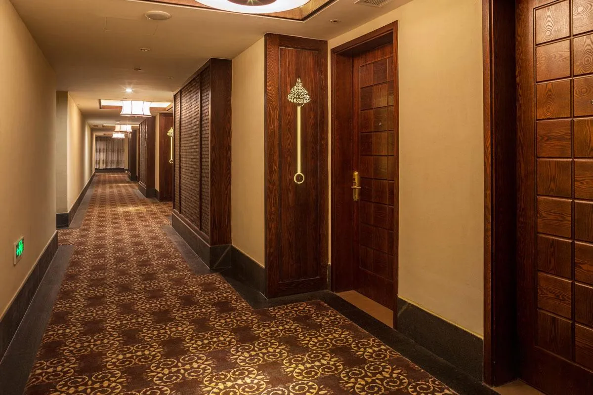 revêtement fort passage Angers/sol vinyle Angers/parquet Angers/sol stratifié Angers/revêtement durable Angers/sol résistant Angers/sol professionnel Angers/ERP Angers/revêtement sans PVC Angers/panneau mural Angers/sol écologique Angers/entreprise revêtement Angers/pose de sol Angers