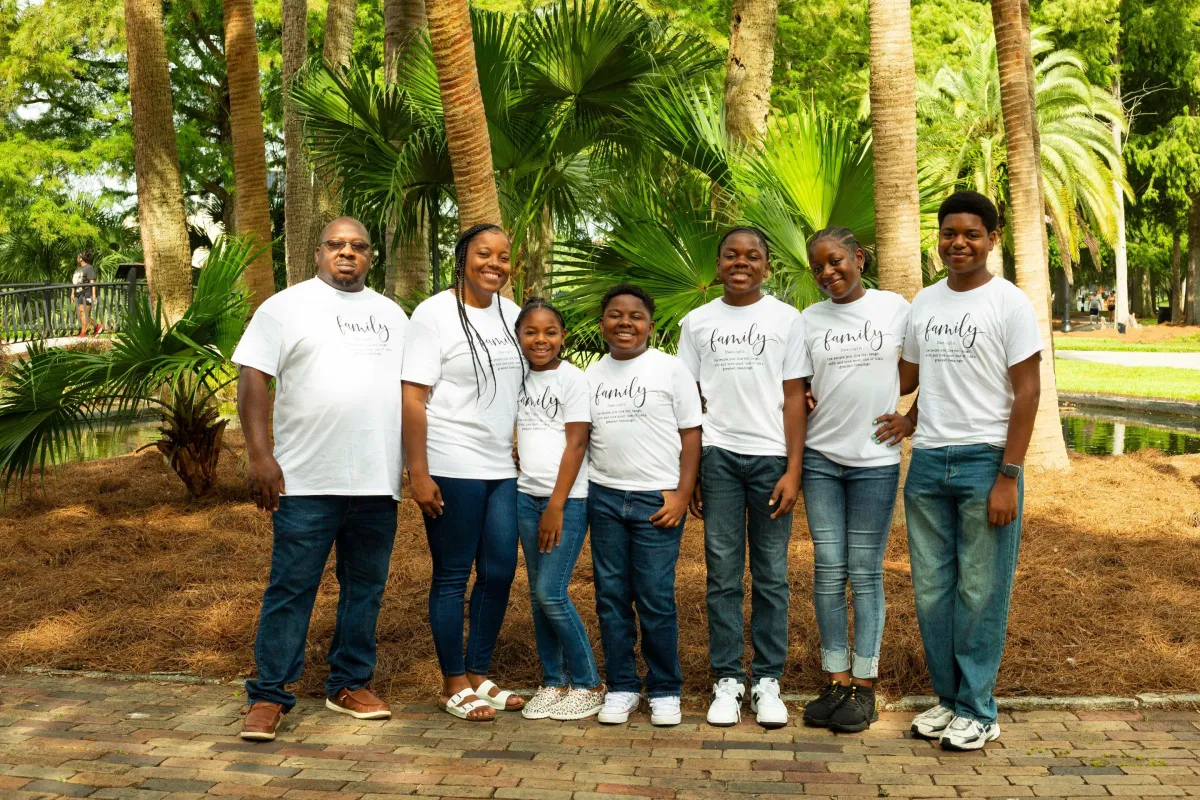 Planning a Trip to Orlando? Here's Why You Should Book a Family Photoshoot

