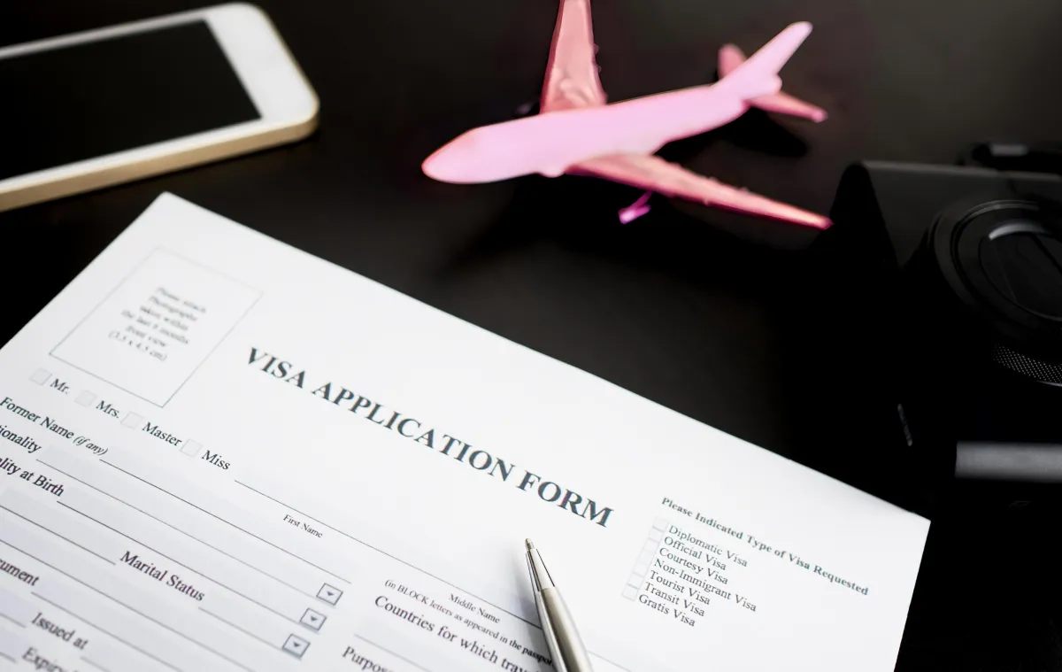 ¿Es Posible El Ajuste De Estatus Con Visa De Turista? 

