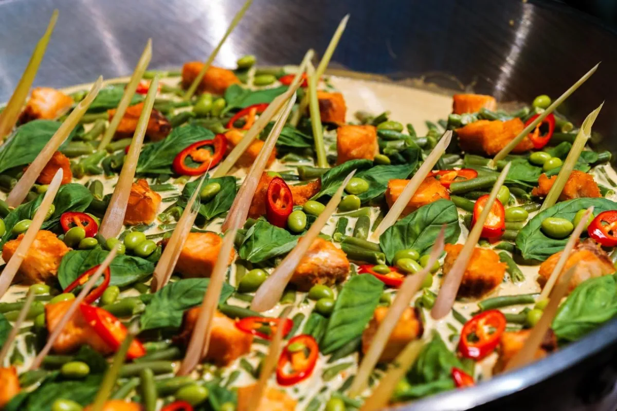 Shores Kitchen Santa Monica- fresh salad, allergy friendly food 