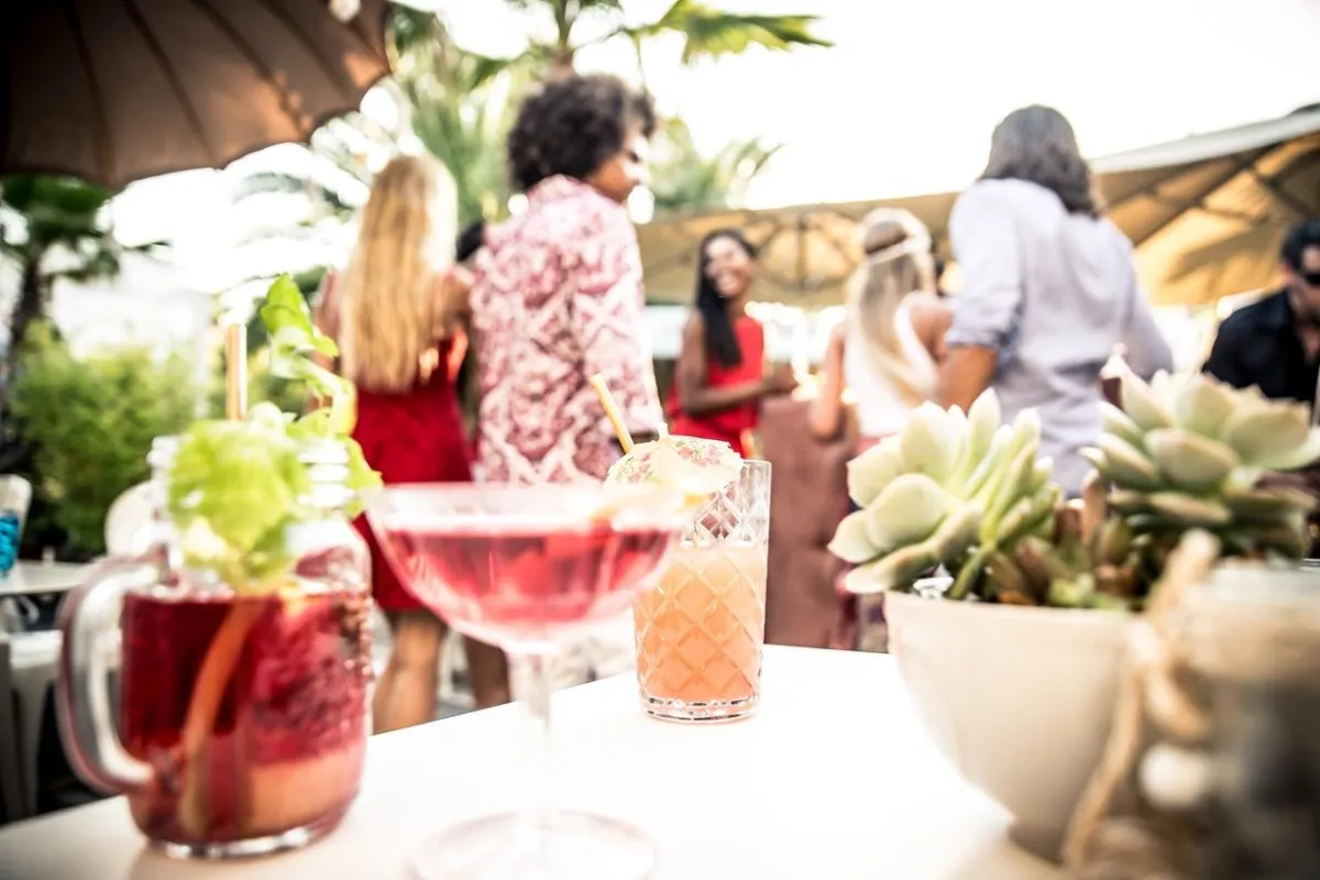 Shores Kitchen Santa Monica- people at outdoor lounge bar with red drinks