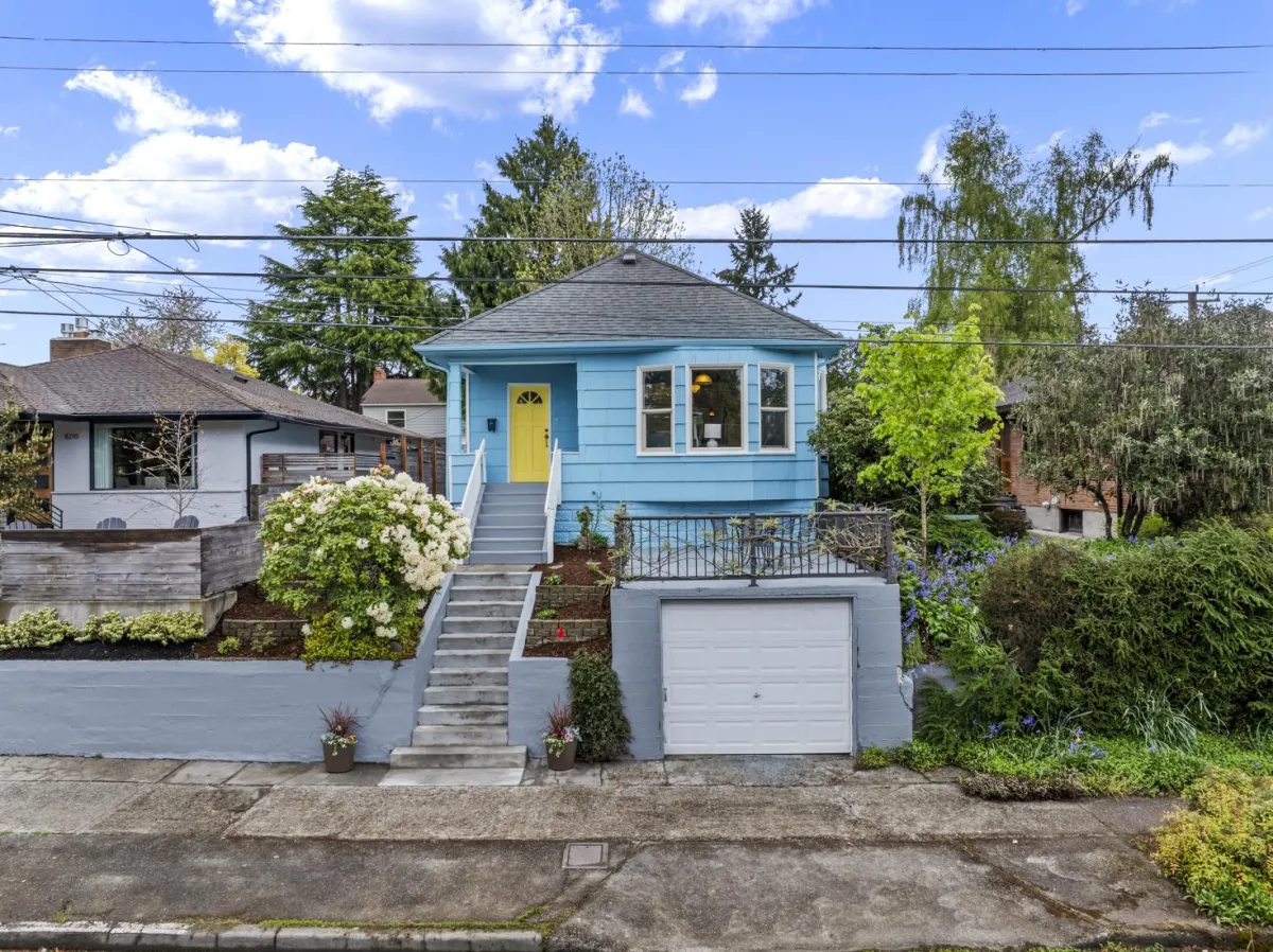 A Bright & Joyful Retreat in Green Lake