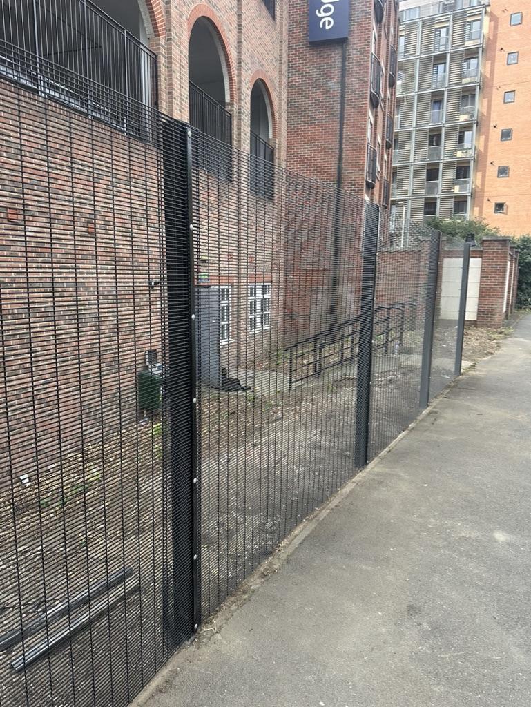 Mesh Fencing Installers Romford and  Essex