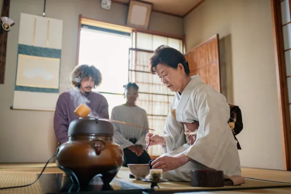 Image of people interacting in a Japanese business setting or a traditional Japanese tea ceremony