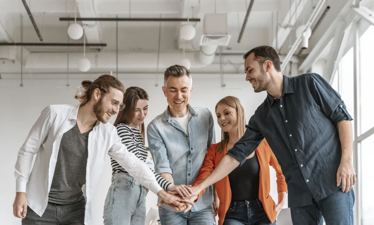 Die Psychologie erfolgreicher Leadership: 12 menschliche Bedürfnisse, die Motivation und Loyalität steigern