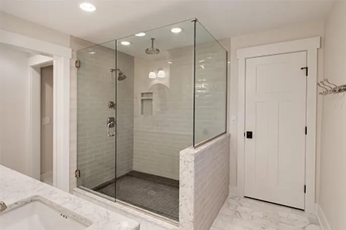 Top Benefits of Switching from Shower Curtains to Glass Enclosures