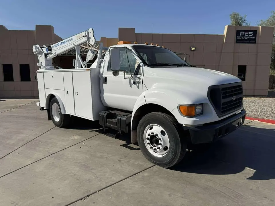 2001 Service truck with crane