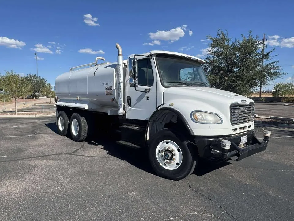 2016 4000 Gallon Water Truck
