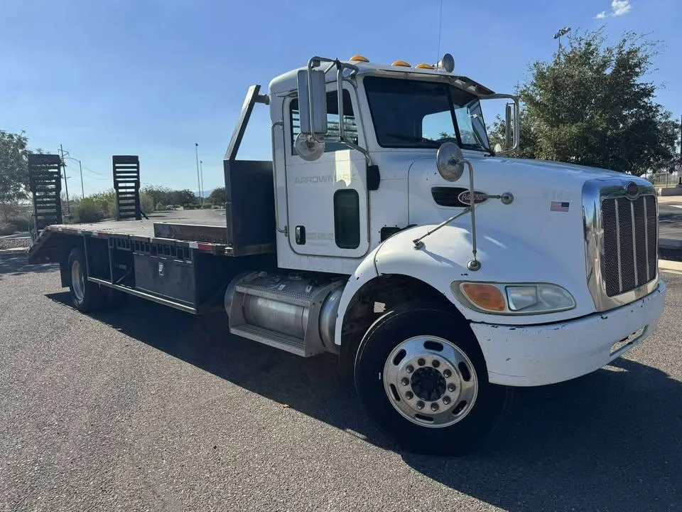2005 Dovetail Flatbed Hauler